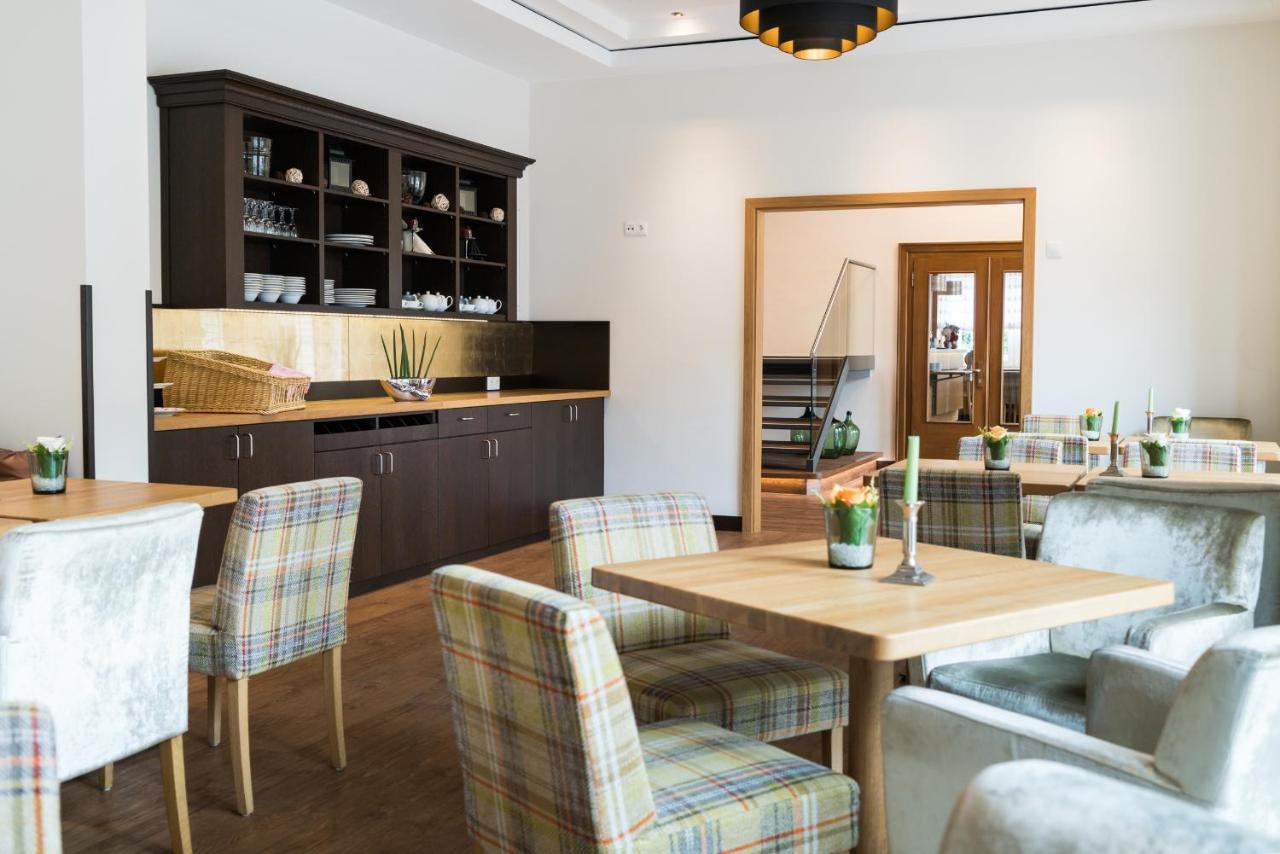Hotel Matthias Gnarrenburg エクステリア 写真