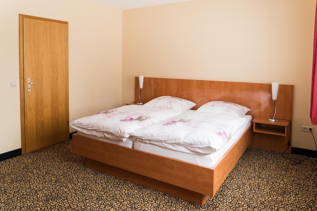 Hotel Matthias Gnarrenburg エクステリア 写真